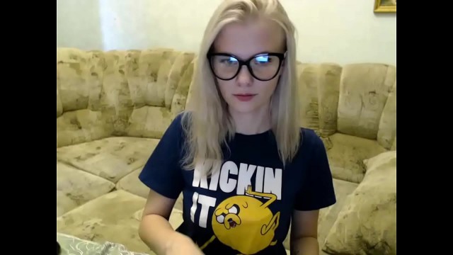 AvidCams&period;com&sol;Miss Julia  Cute Latvian Teen Girl Not Playing Fortnite